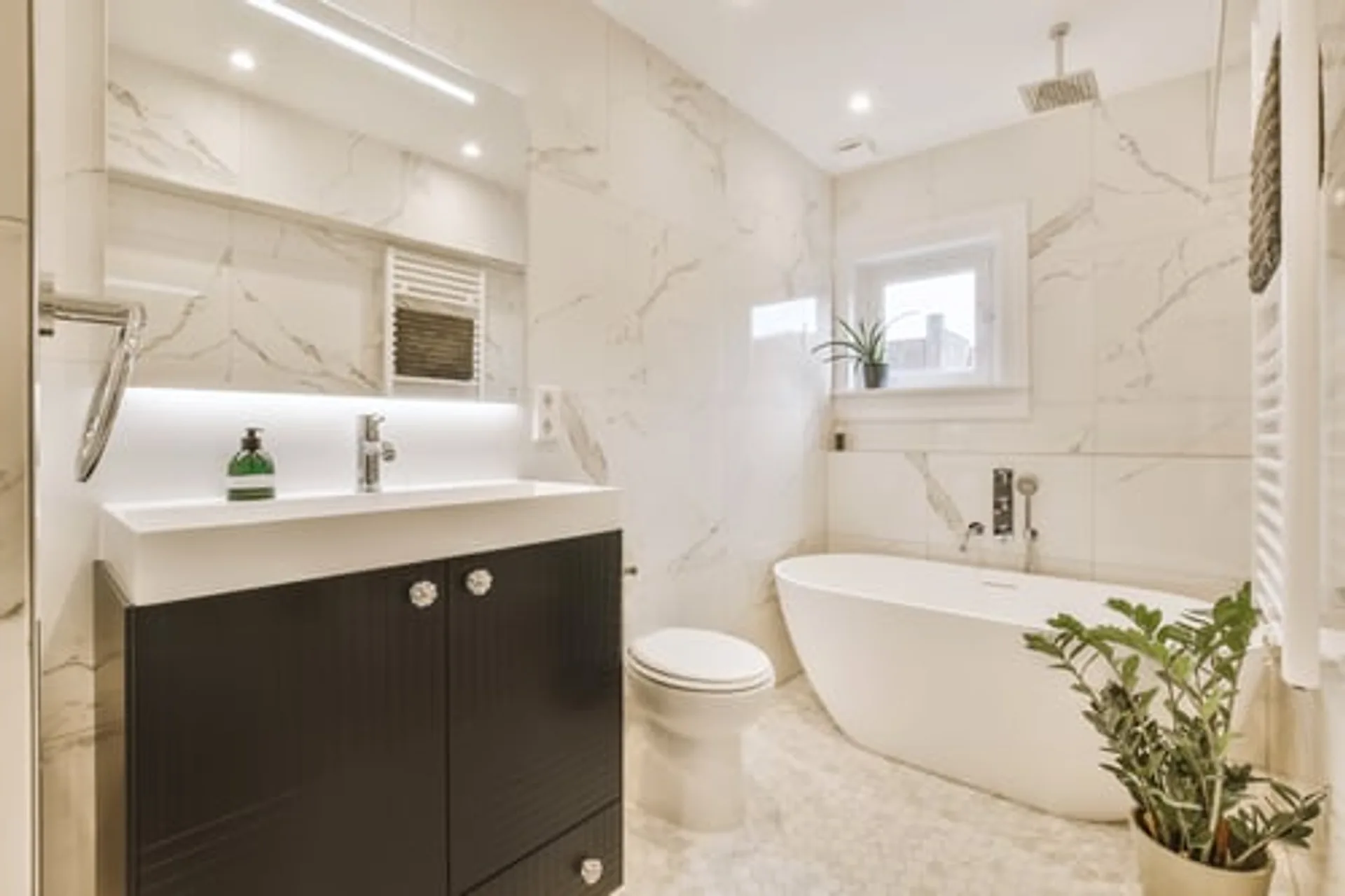Immaculate marble bathroom after a professional cleaning service